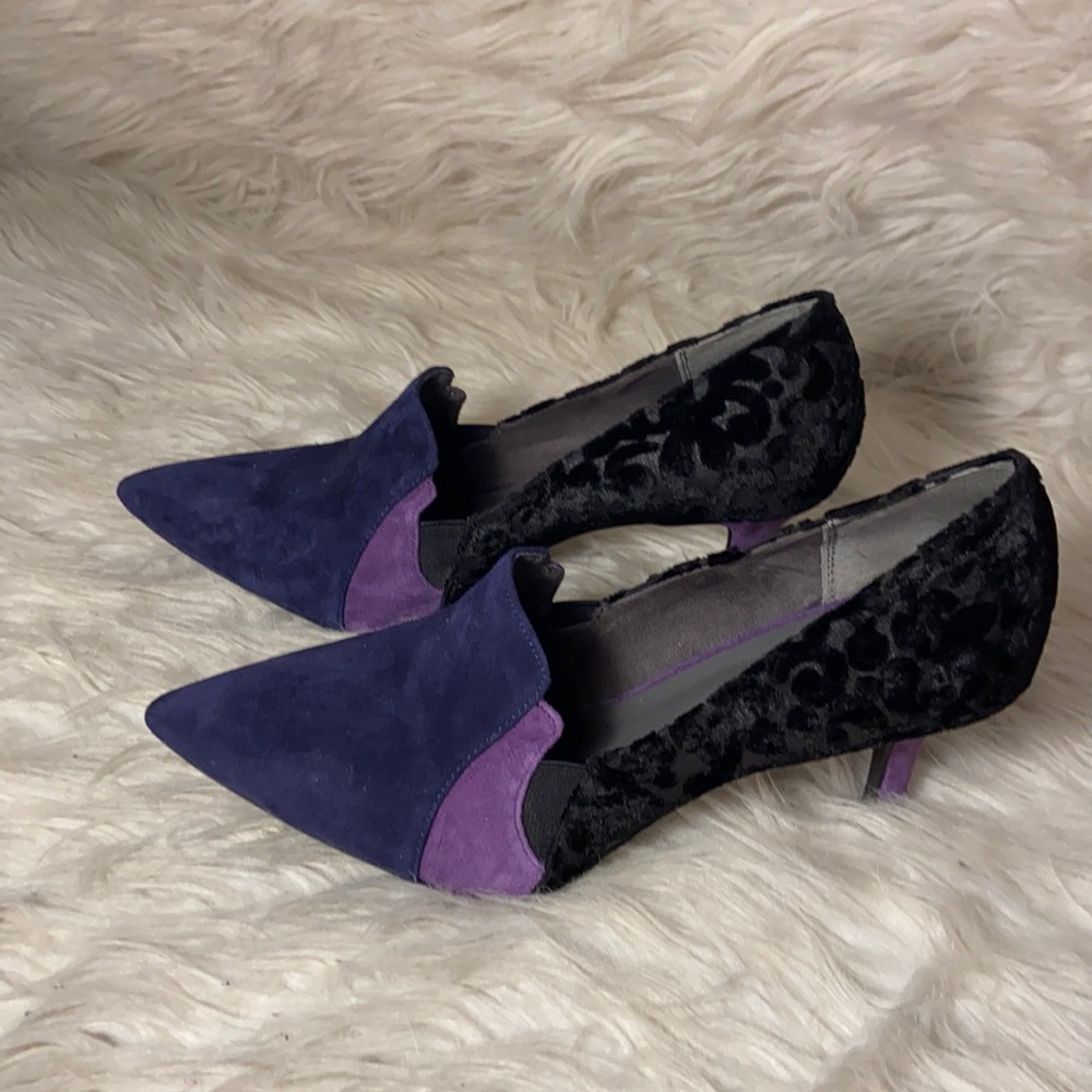 Nwot Lori Goldstein suede pumps